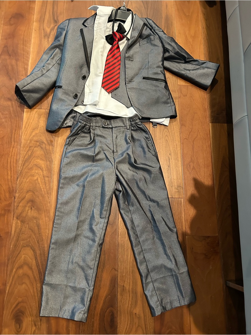 Boys Metallic Gray Suit Jacket & Pants Set with Red Tie size 50 age 7-10